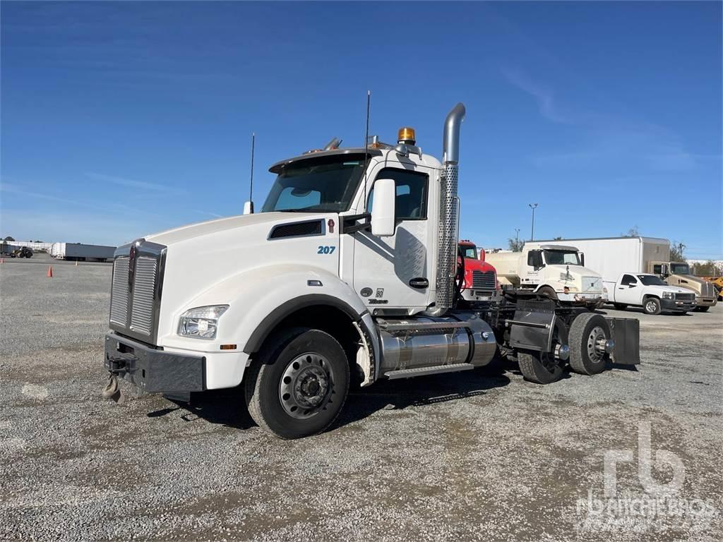 Kenworth T880 Truck Tractor Units