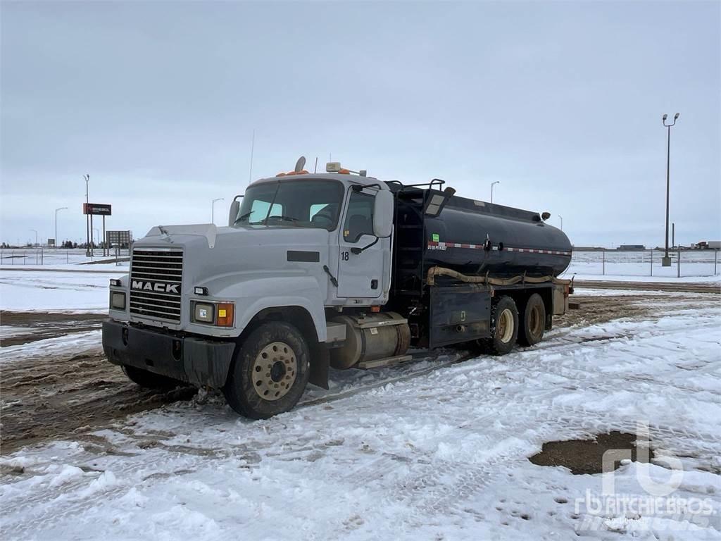 Mack CHN613 Water tankers