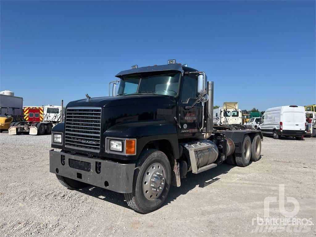 Mack CHU613 Truck Tractor Units