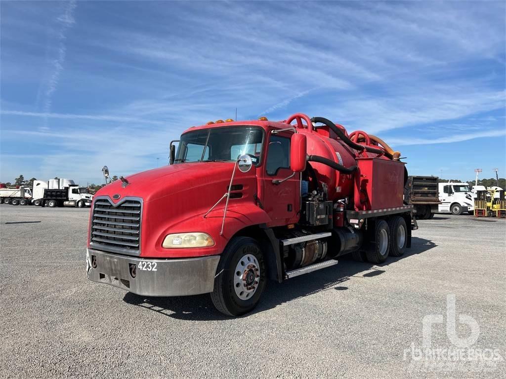 Mack CX613 Sewage disposal Trucks