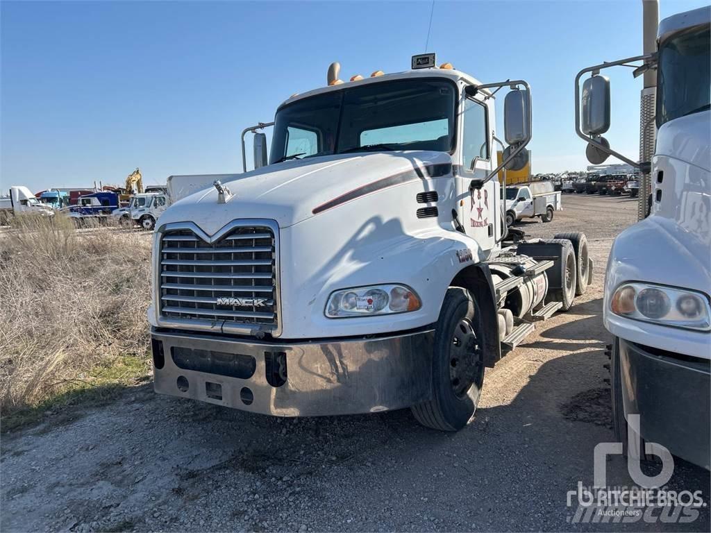 Mack CXU613 Truck Tractor Units