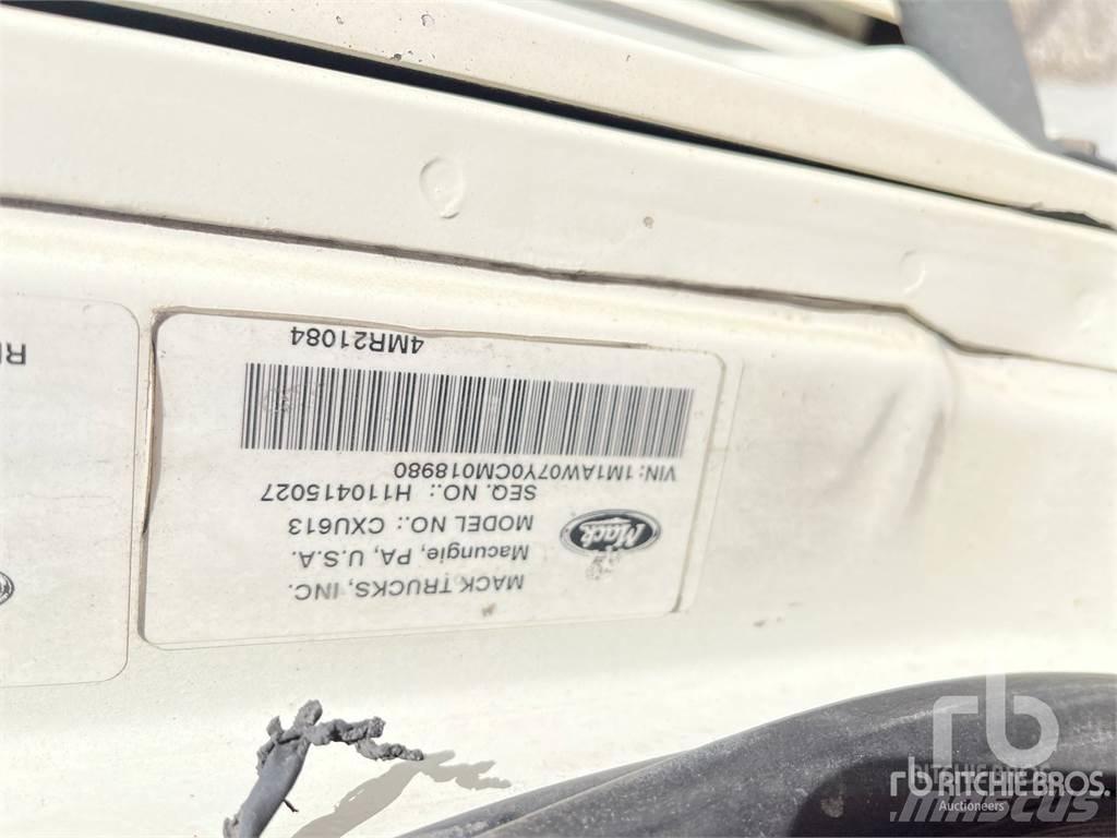 Mack CXU613 Truck Tractor Units