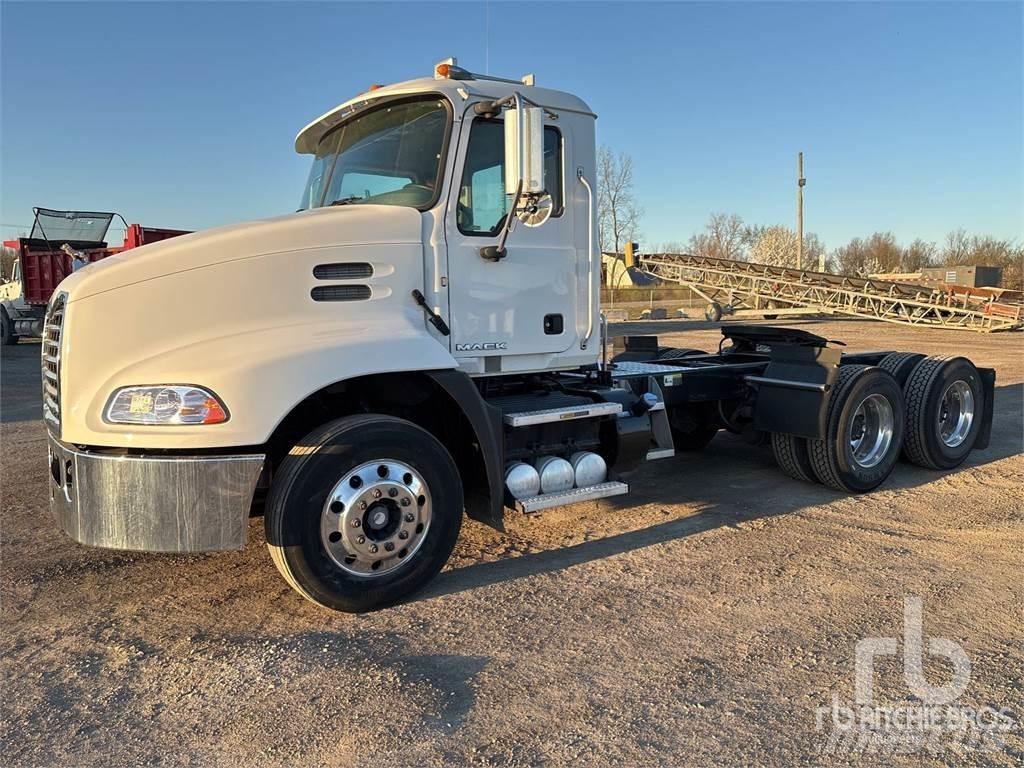 Mack CXU613 Truck Tractor Units