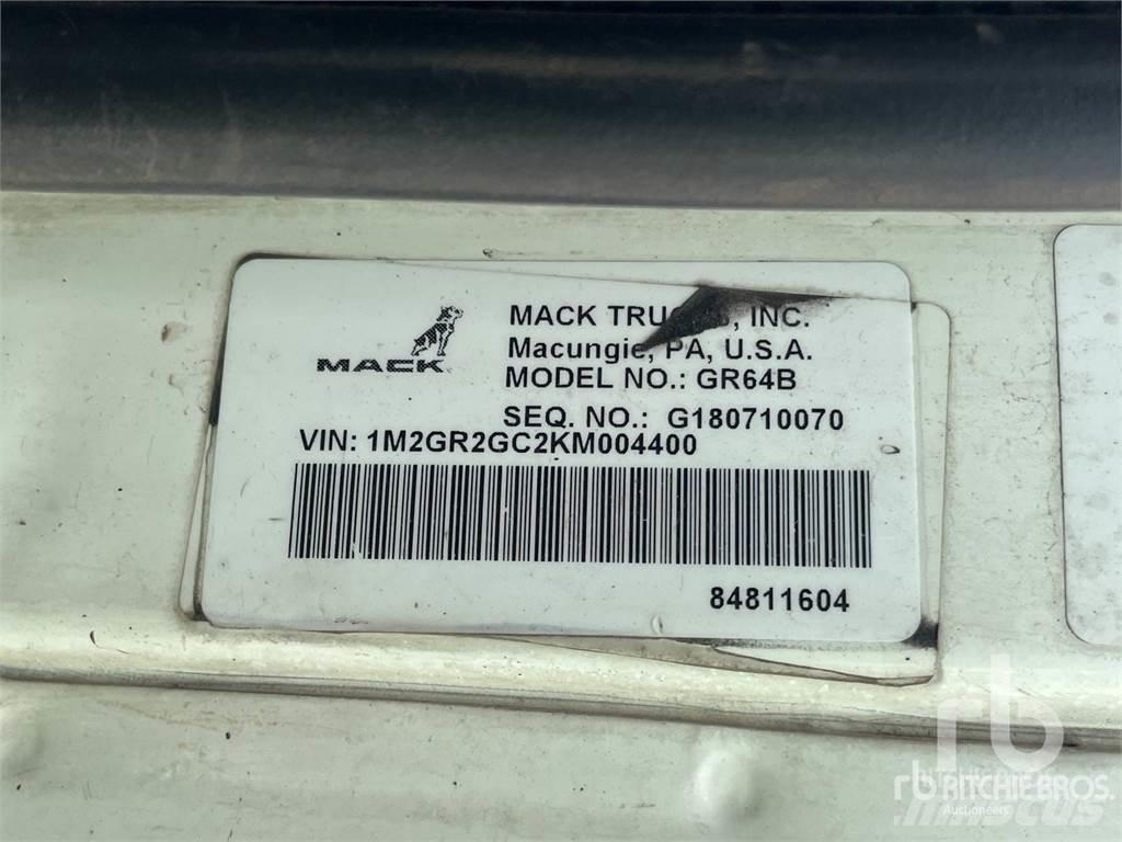 Mack GR64B Demountable trucks