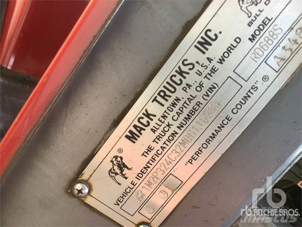 Mack RD688S Demountable trucks