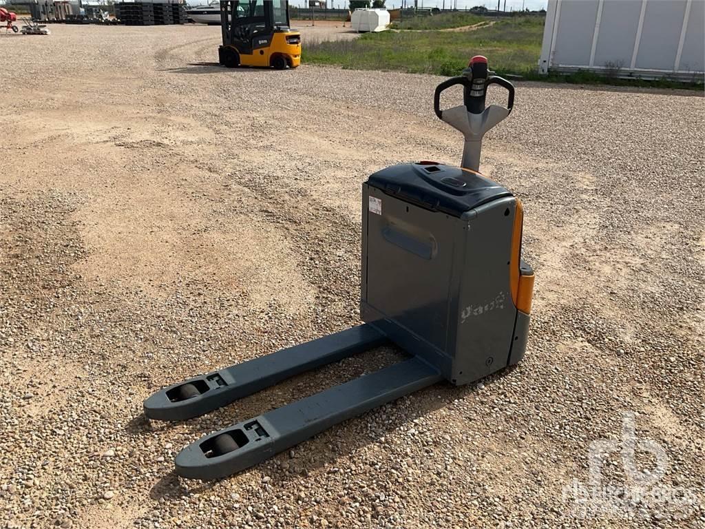 Still EXU 18 Pallet racks