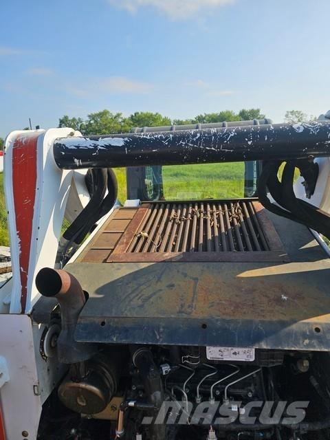 Bobcat T650 Crawler FEL's