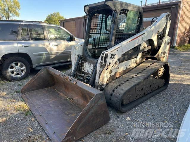 Bobcat T750 Crawler FEL's