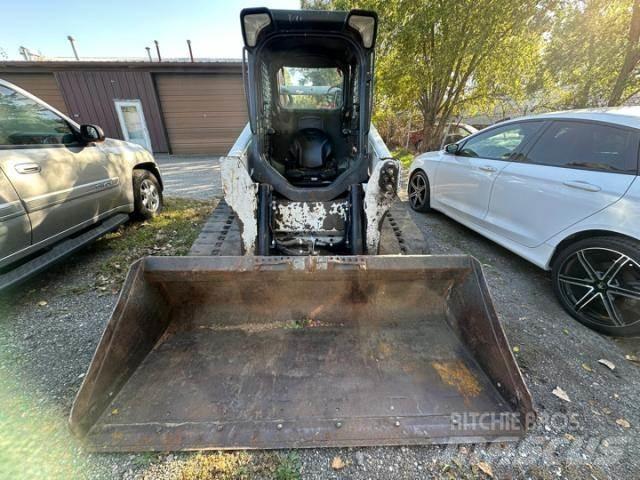 Bobcat T750 Crawler FEL's