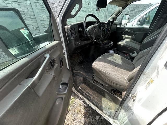 GMC Savana 4500 Van Body Trucks