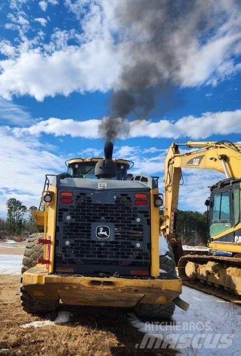 John Deere 824K Wheel loaders