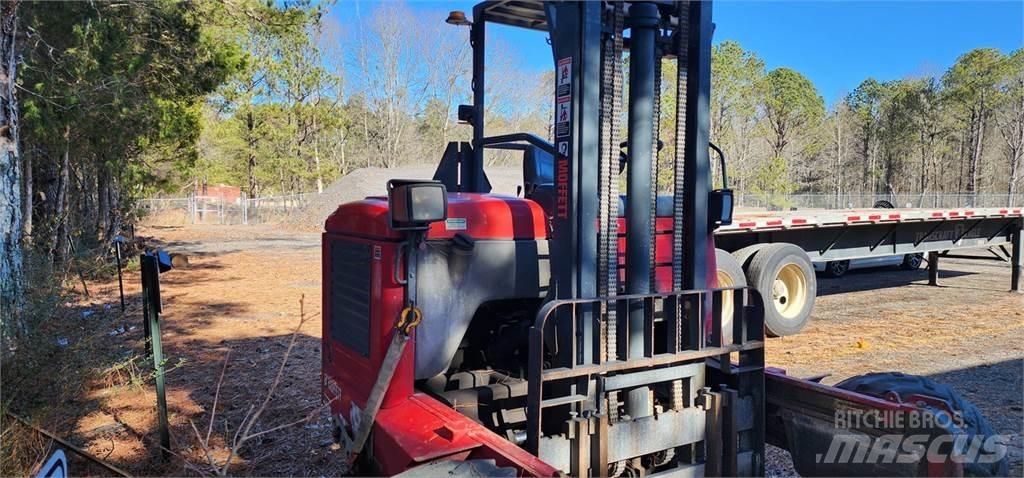 Moffett M55 4-way reach truck