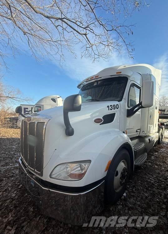 Peterbilt 579 Truck Tractor Units