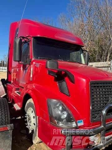 Volvo VNL64T670 Truck Tractor Units