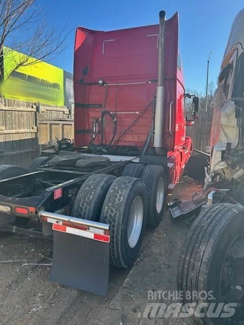 Volvo VNL64T670 Truck Tractor Units