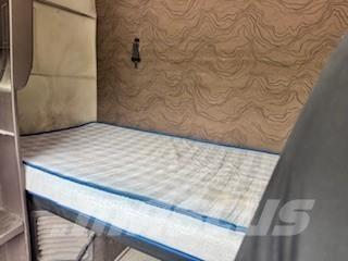 Volvo VNL64T780 Truck Tractor Units