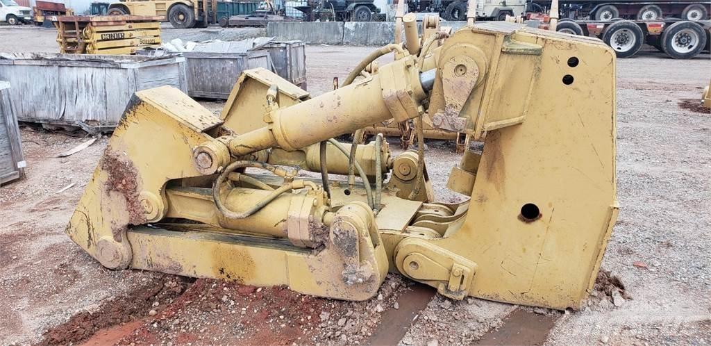 CAT D8R Scarifiers
