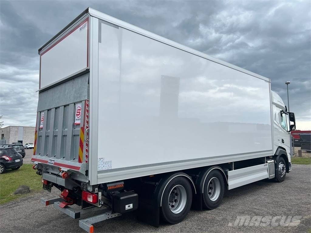 DAF XF480 FAS 6x2 Van Body Trucks