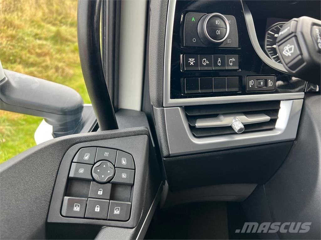 DAF XF530 FTS 6x2 Truck Tractor Units