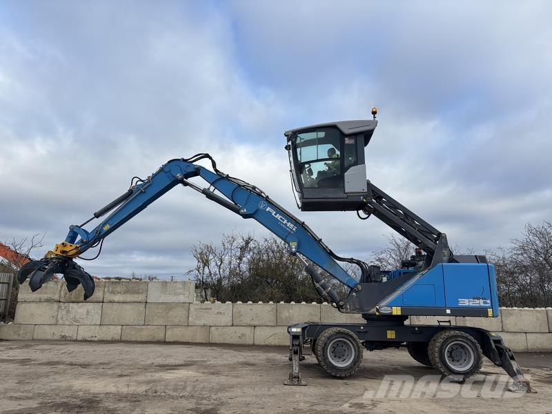 Fuchs MHL320 Waste / industry handlers