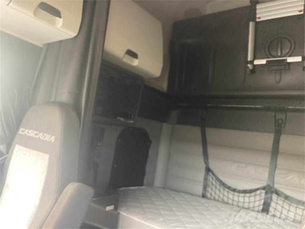 Freightliner  Truck Tractor Units