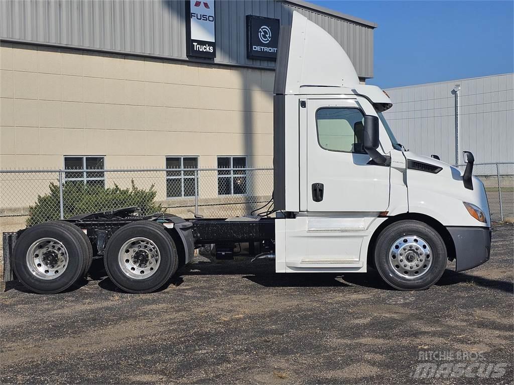 Freightliner PE116 Truck Tractor Units