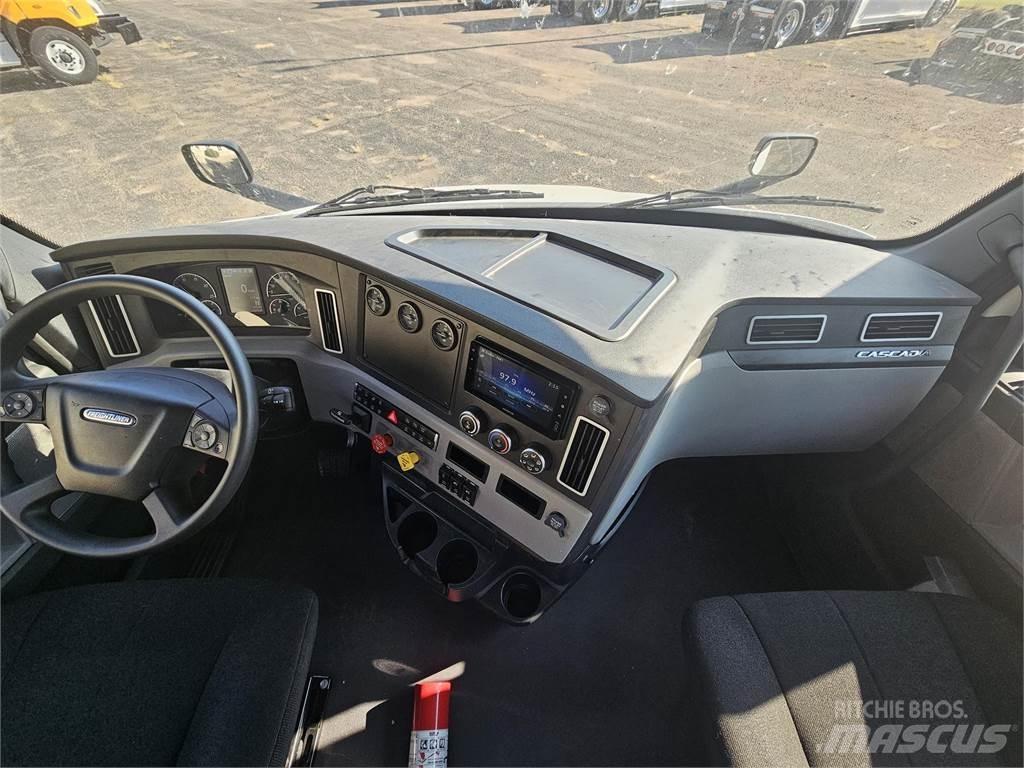 Freightliner PE116 Truck Tractor Units