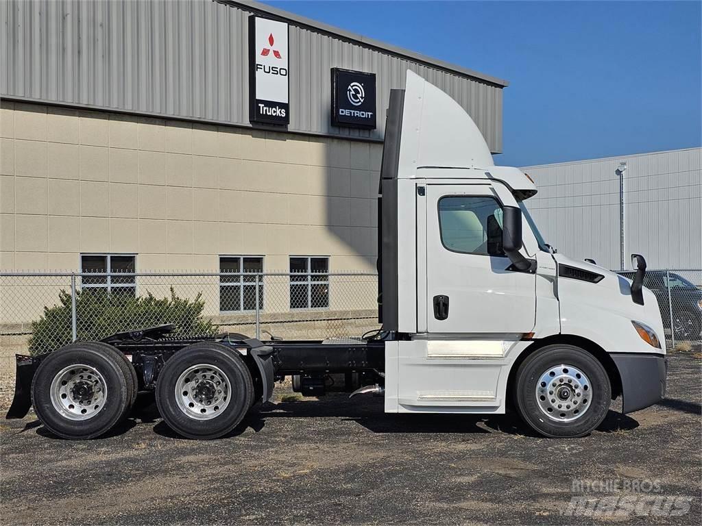 Freightliner PE116DC Truck Tractor Units