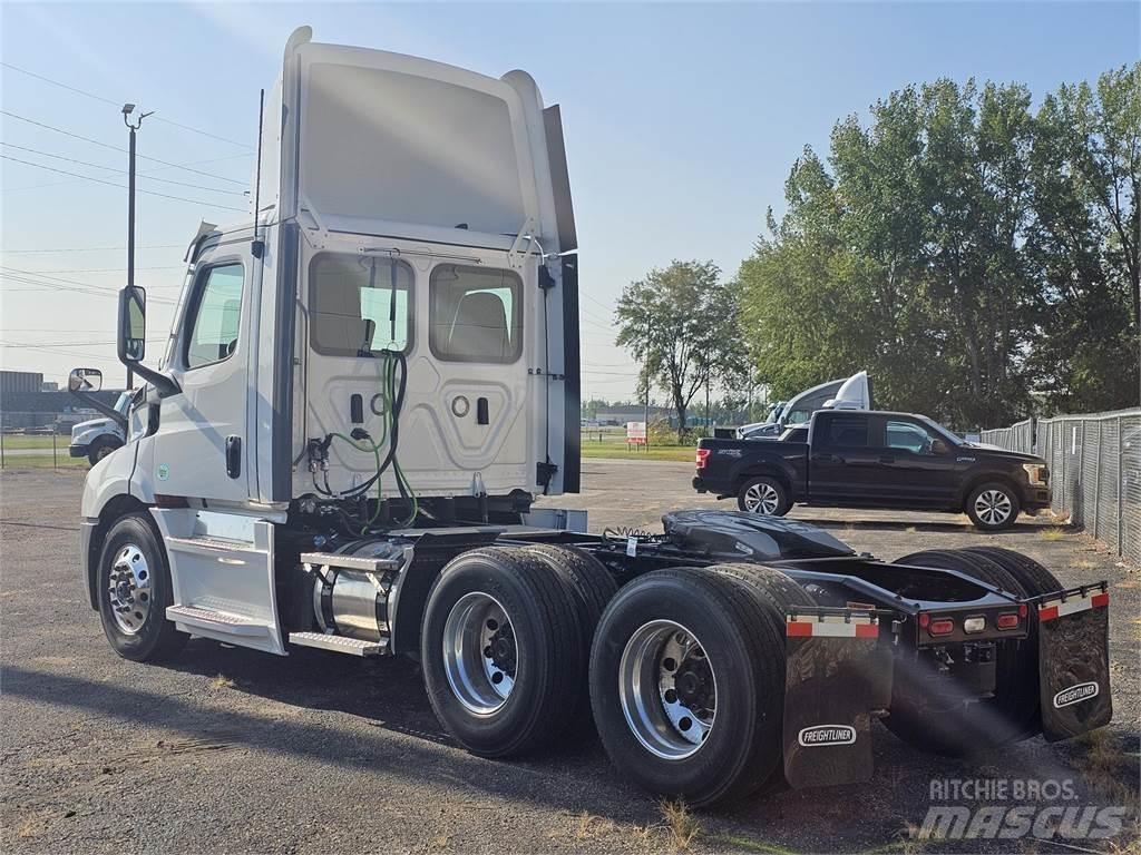 Freightliner PE116DC Truck Tractor Units