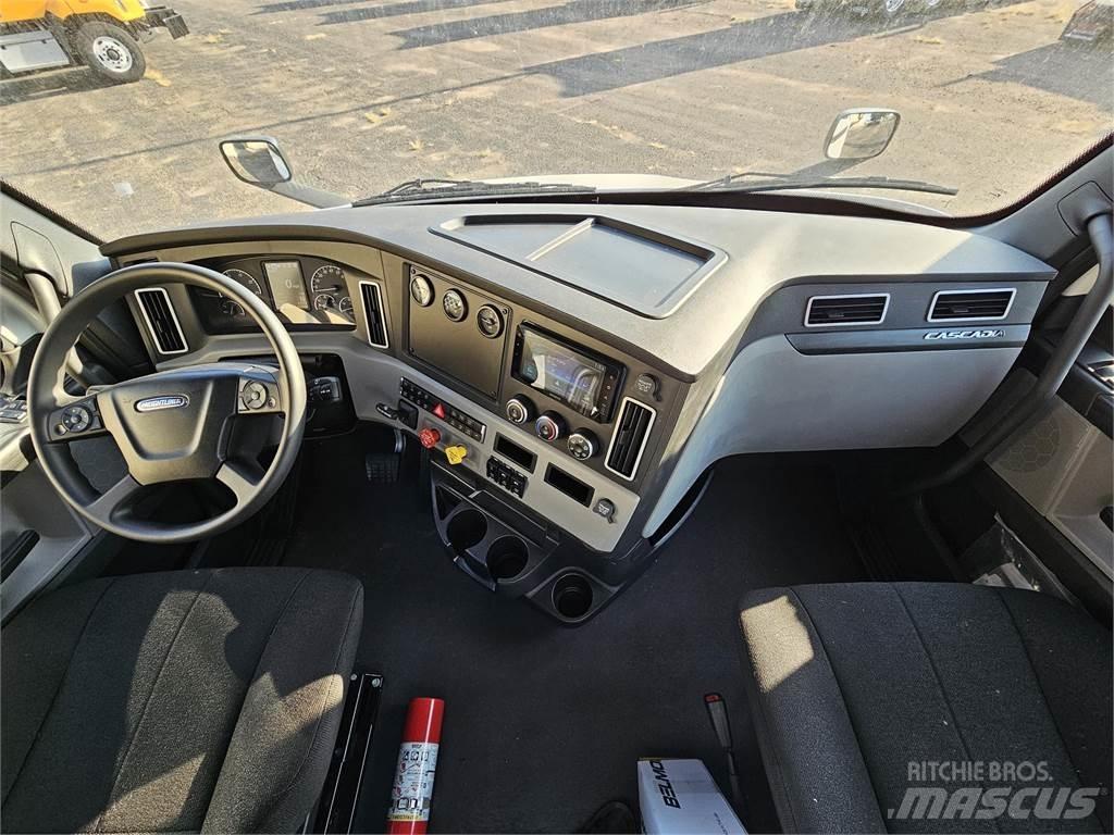 Freightliner PE116DC Truck Tractor Units