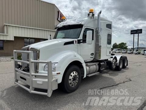 Kenworth T880 Truck Tractor Units