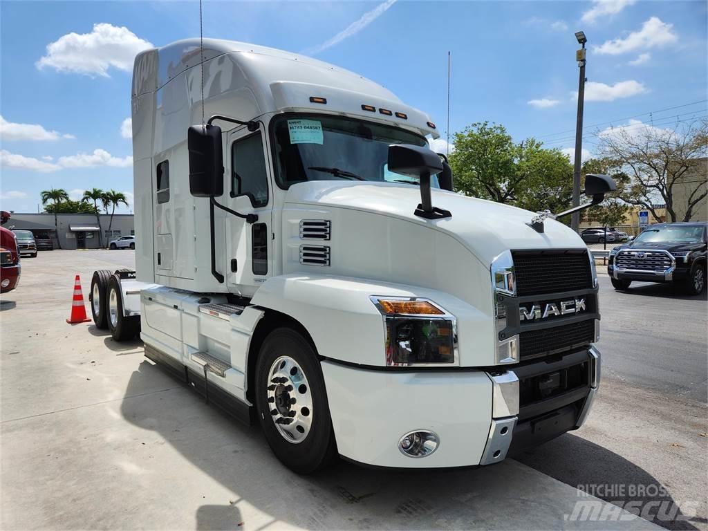 Mack AN64T Truck Tractor Units