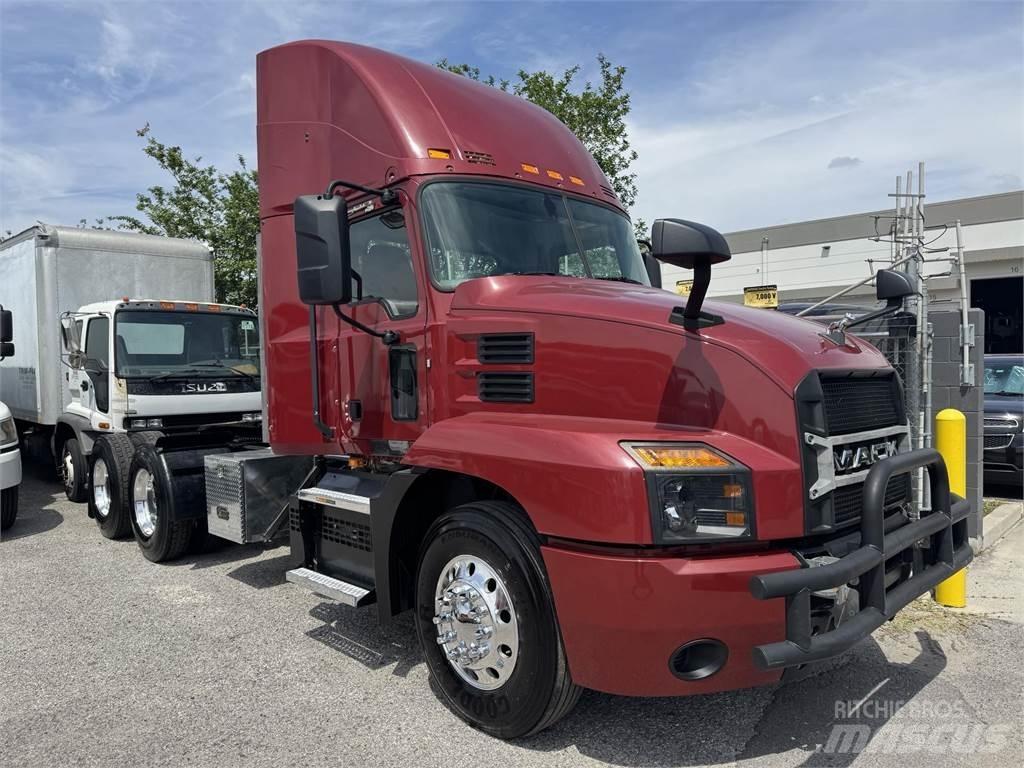 Mack AN64T Truck Tractor Units