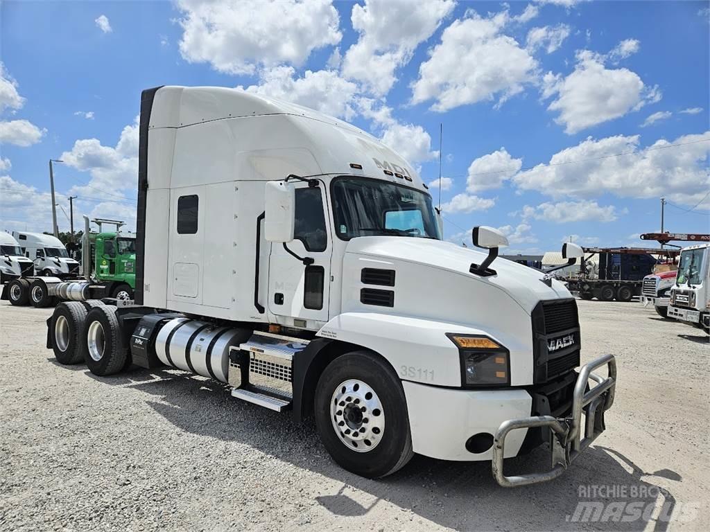 Mack AN64T Truck Tractor Units