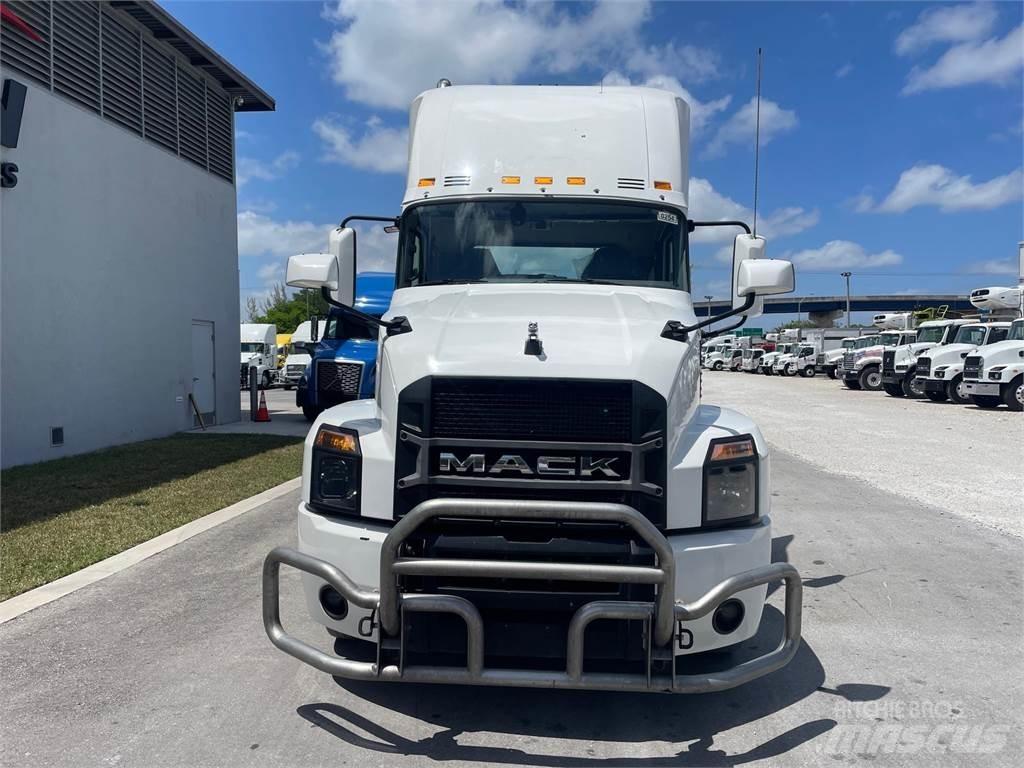 Mack AN64T Truck Tractor Units