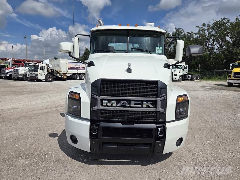 Mack AN64T Truck Tractor Units