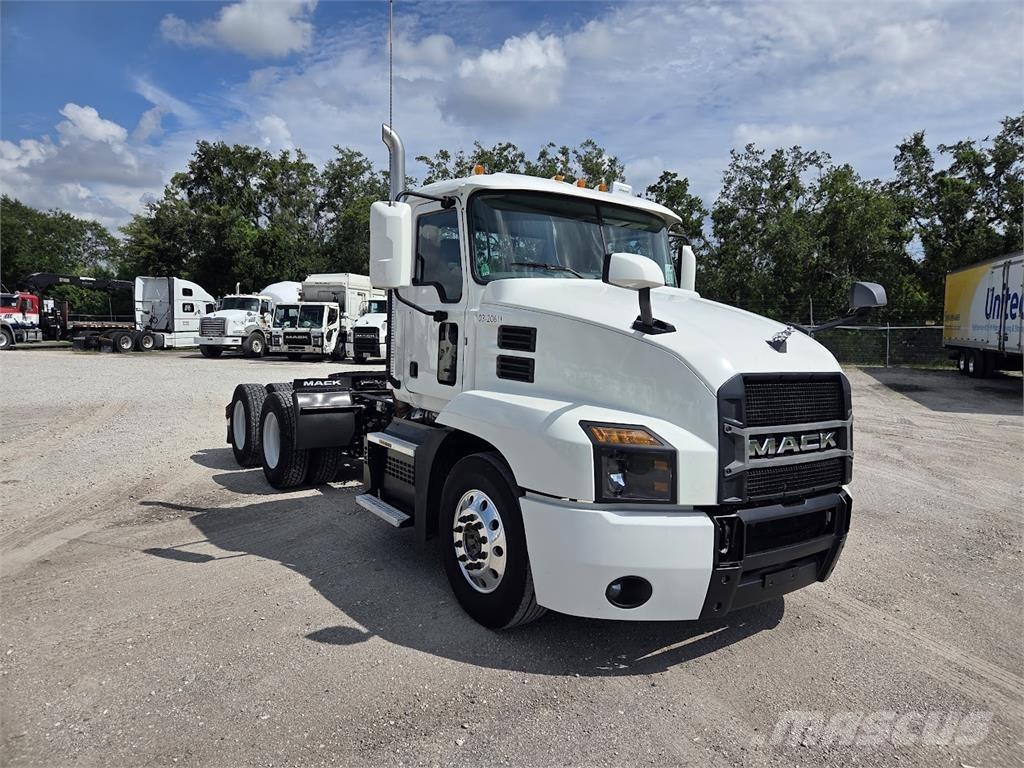 Mack AN64T Truck Tractor Units