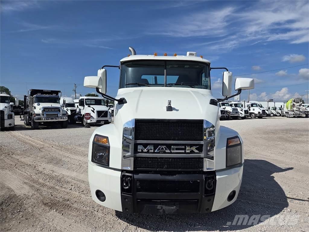Mack AN64T Truck Tractor Units