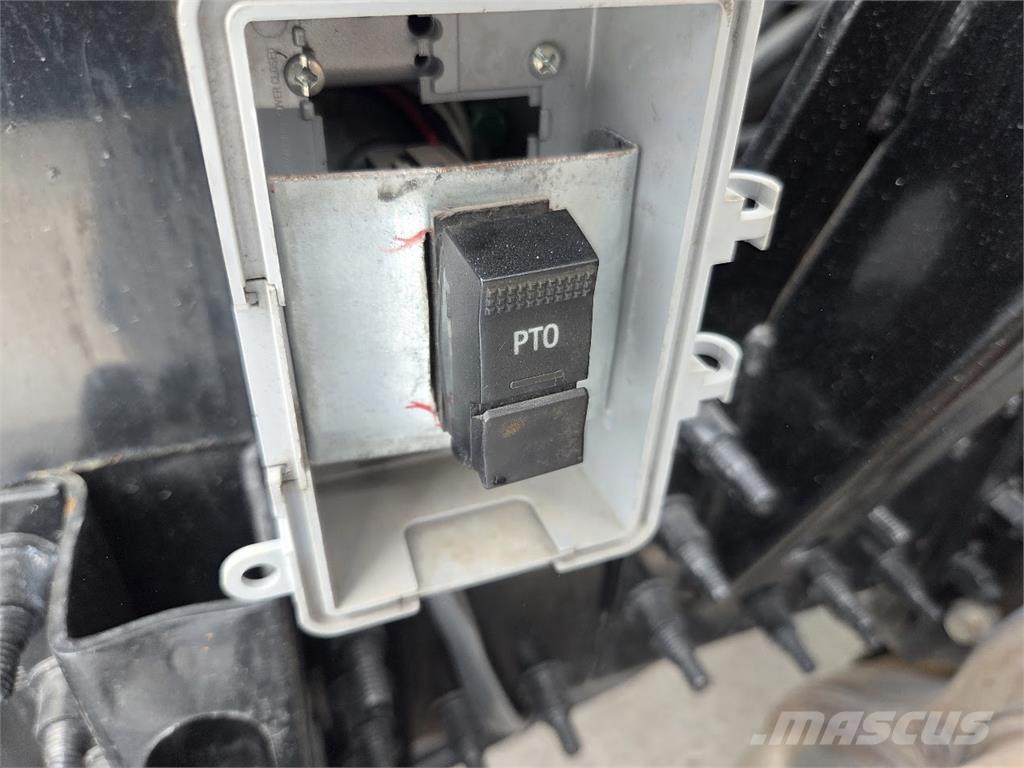 Mack AN64T Truck Tractor Units