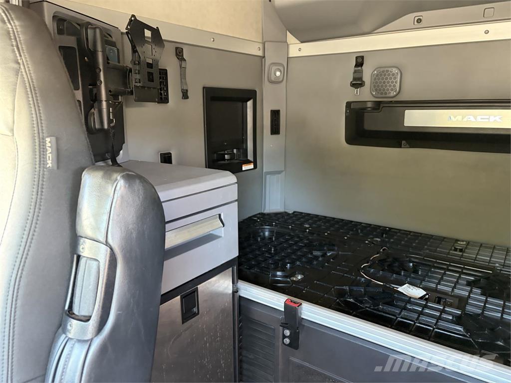 Mack AN64T Truck Tractor Units