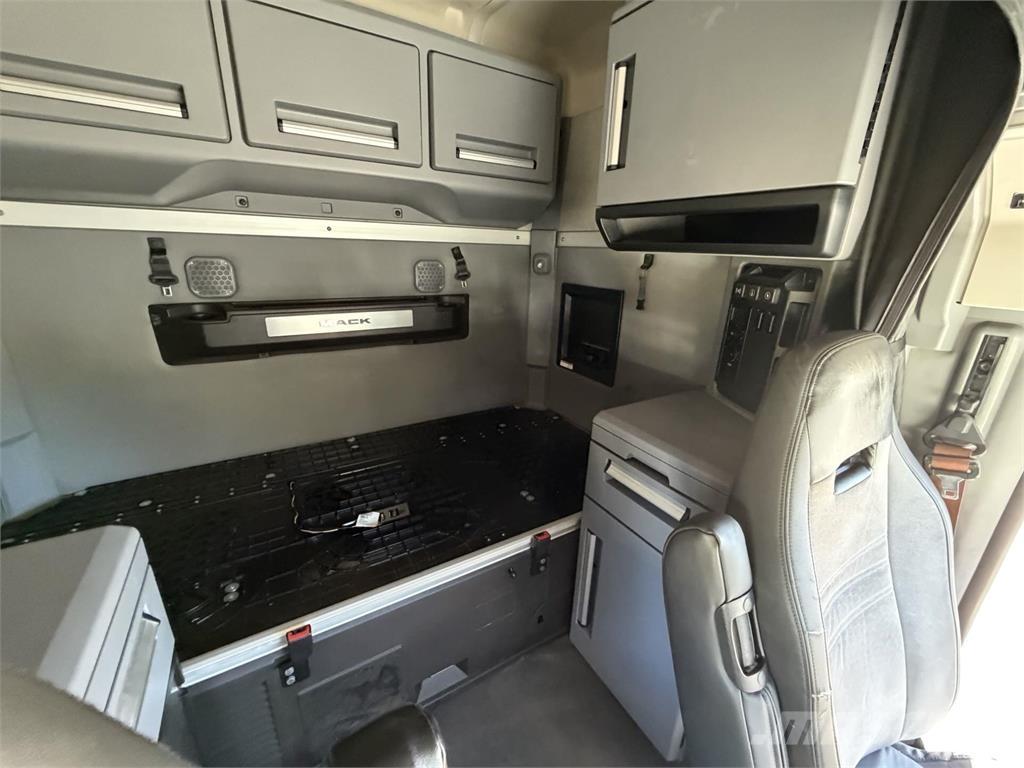 Mack AN64T Truck Tractor Units