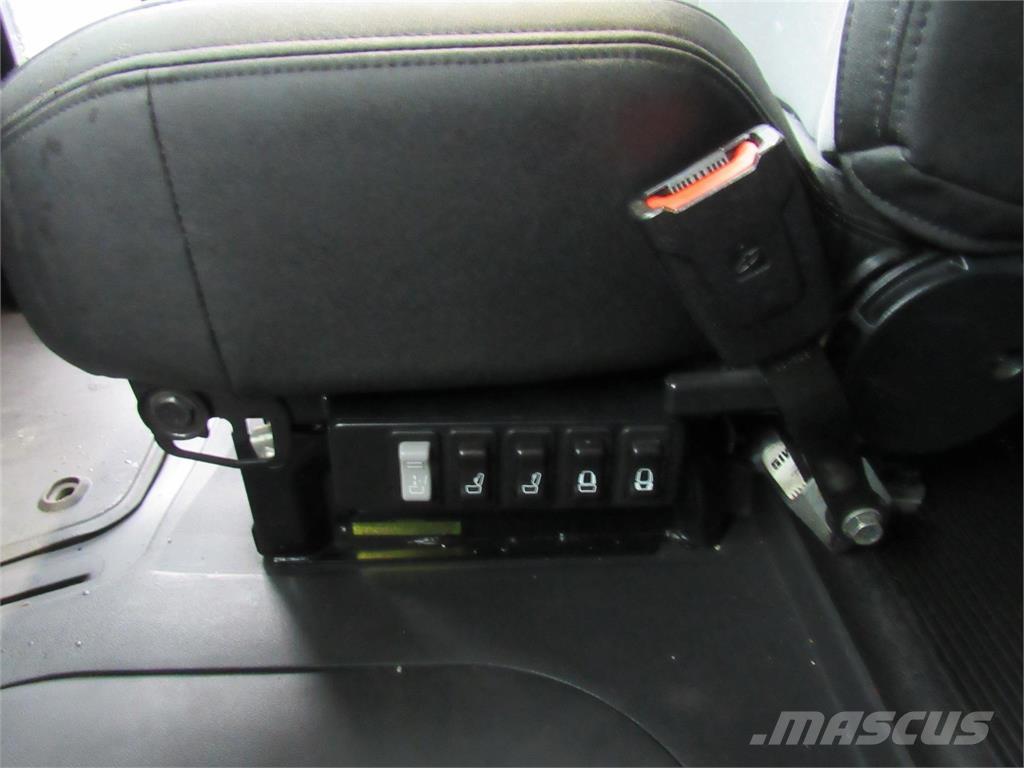 Mack AN64T Truck Tractor Units