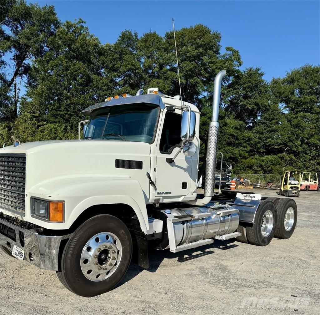 Mack CHU613 Truck Tractor Units