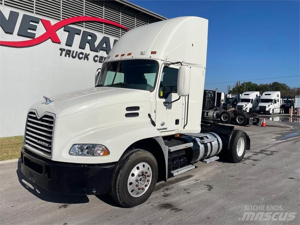Mack CXU612 Truck Tractor Units