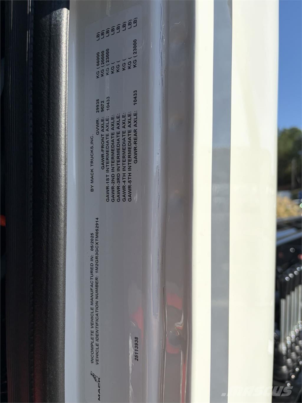 Mack GR64B Other trucks