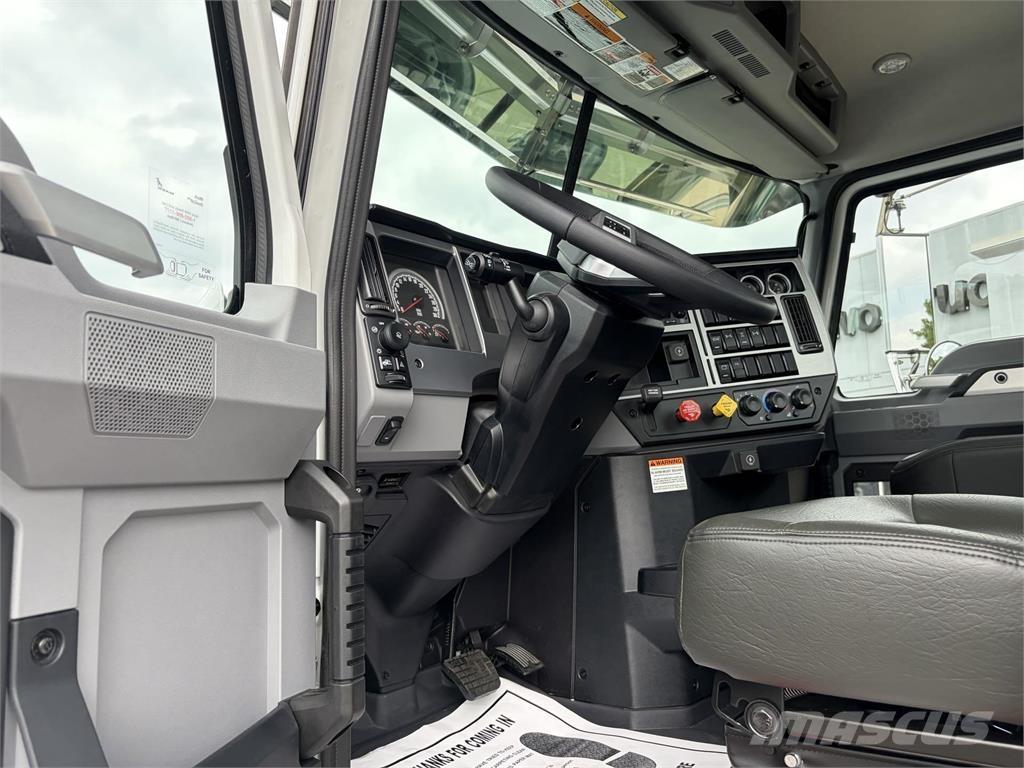 Mack GR64FT Truck Tractor Units