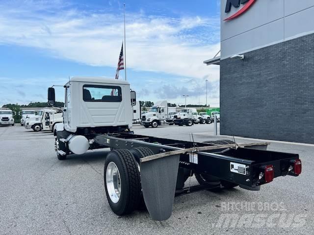 Mack MD6 42R Chassis Cab trucks