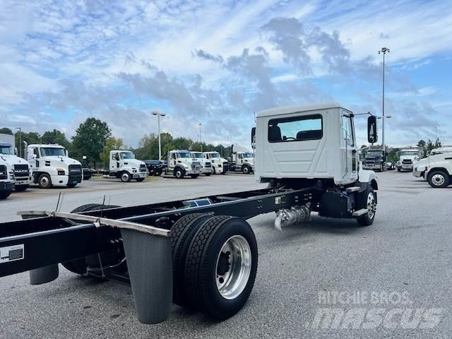 Mack MD6 42R Chassis Cab trucks