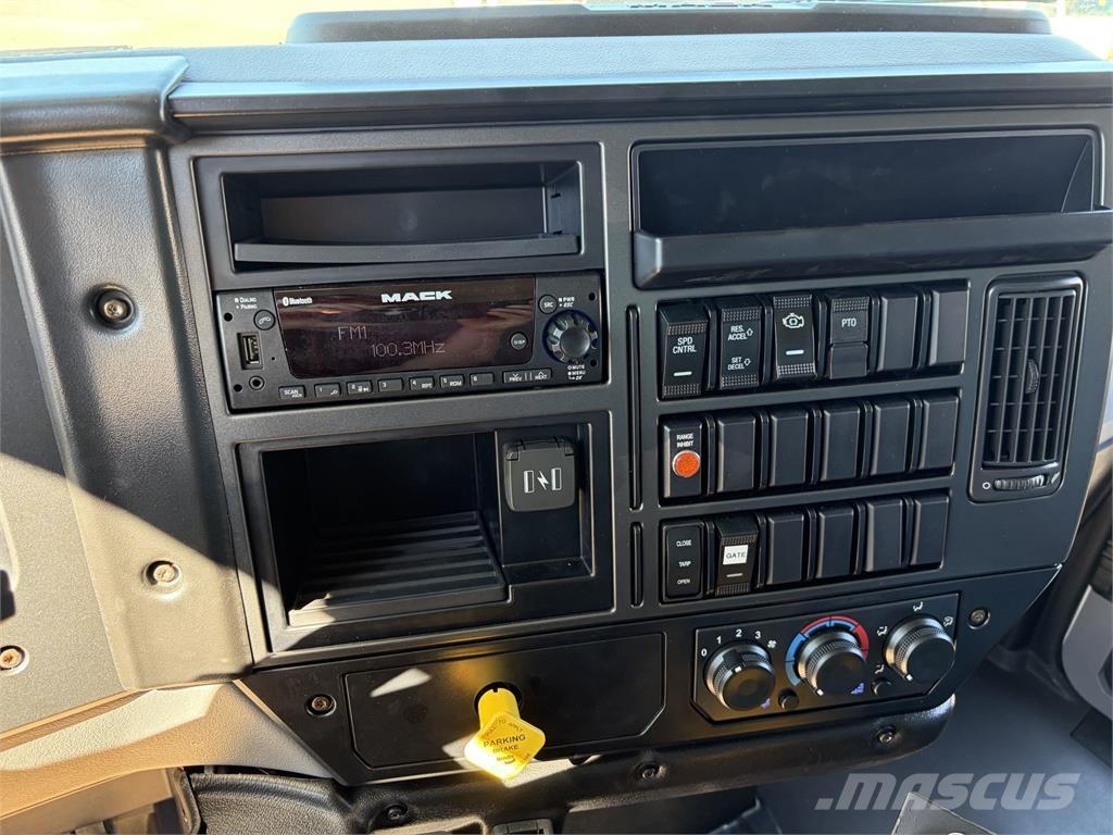 Mack MD6 42R Tipper trucks