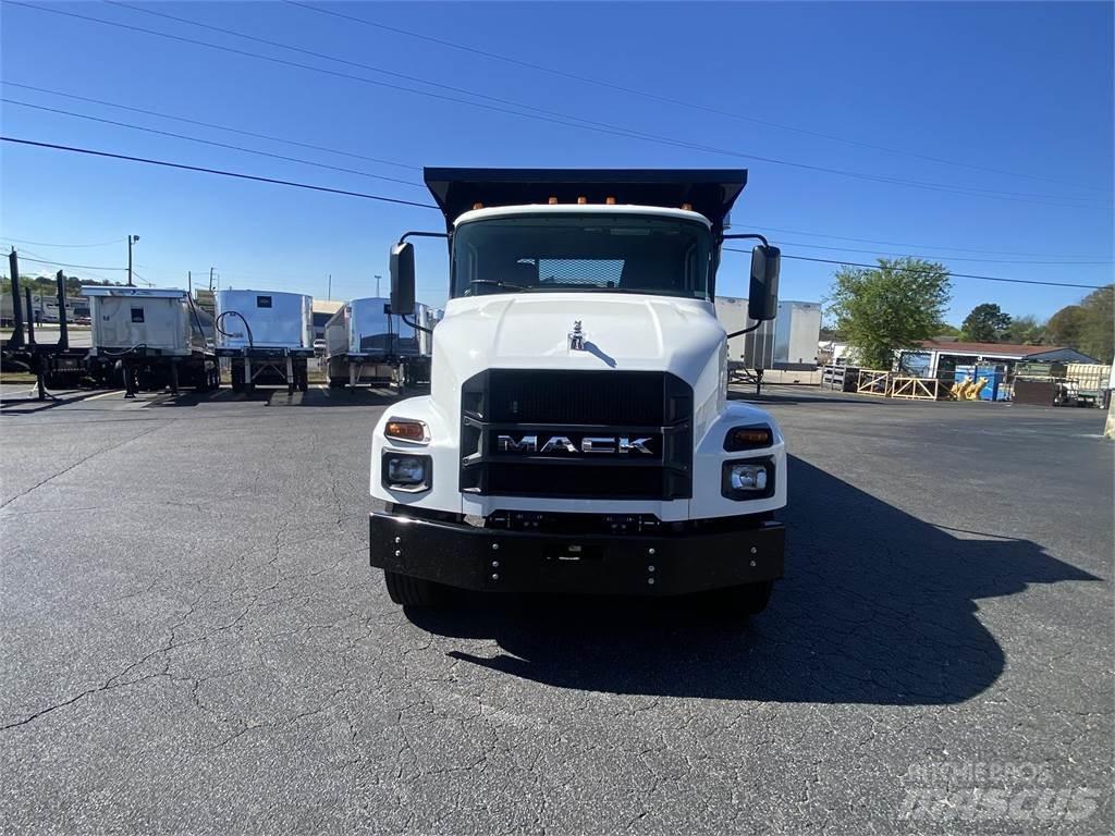 Mack MD6 42R Chassis Cab trucks